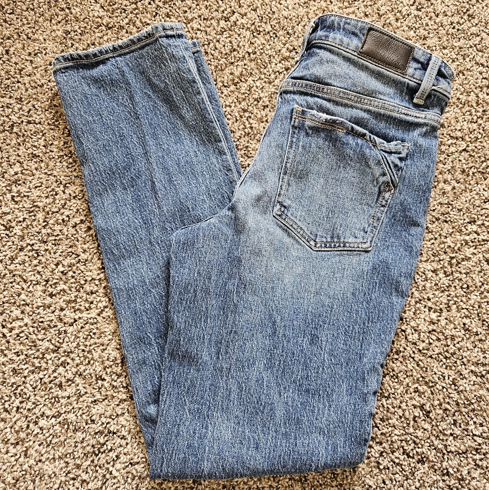 Buckle Black Classic Blue Denim High Rise Mom Jeans